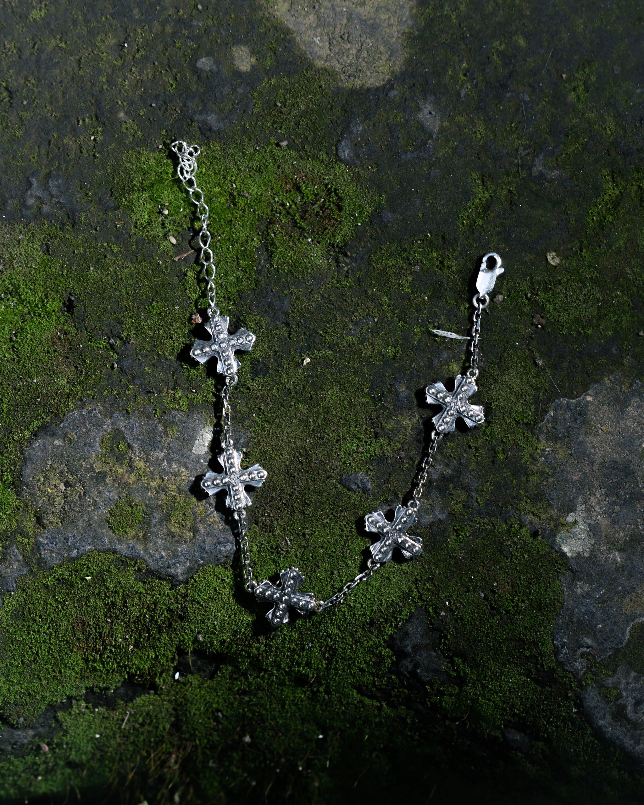 VANQ BRACELET.jpg__PID:f5d02610-d5d7-443f-8858-c20958bc6279