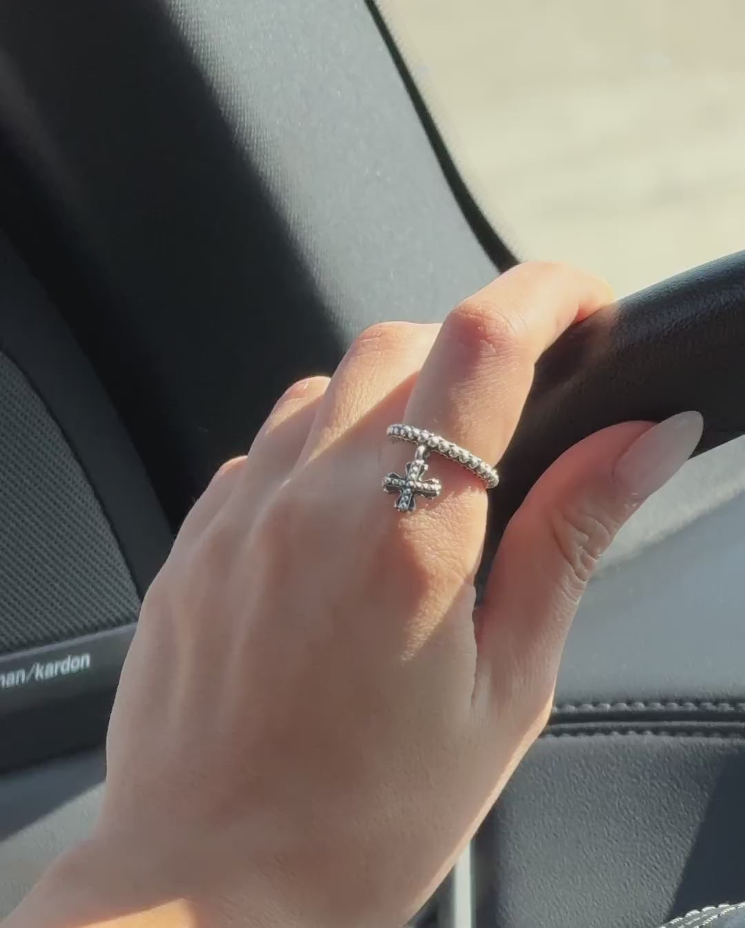 Charm Ring “Vanq”